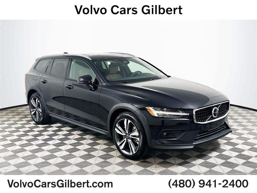 2025 VOLVO V60CC