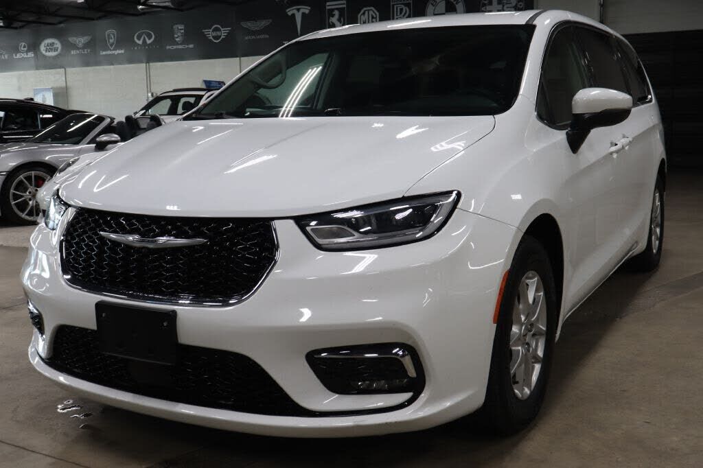 2023 CHRYSLER Pacifica
