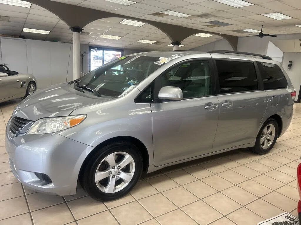 2014 TOYOTA Sienna