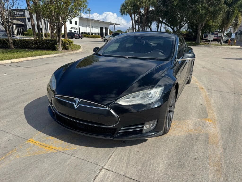 2015 TESLA Model S