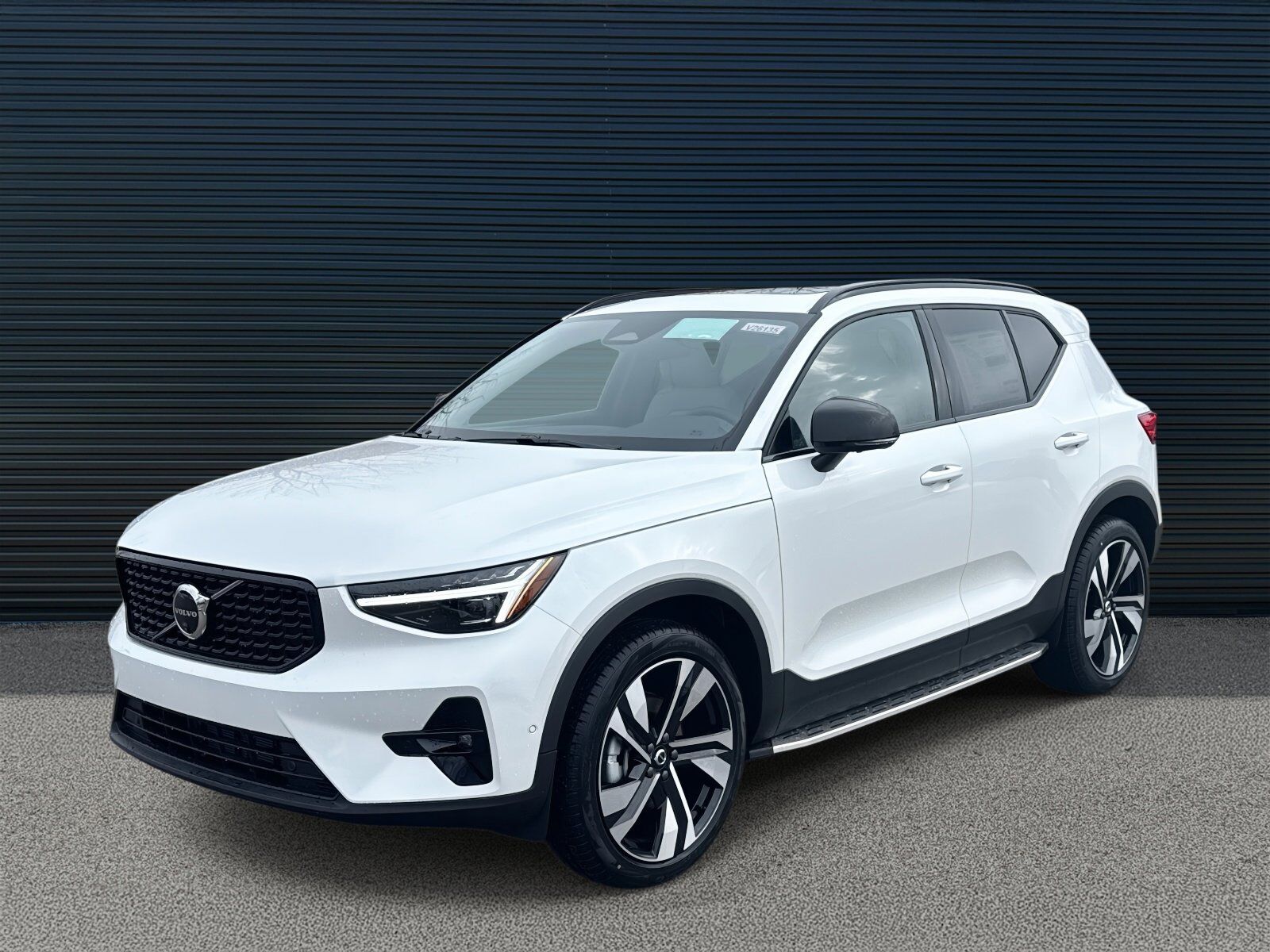 2026 VOLVO XC40