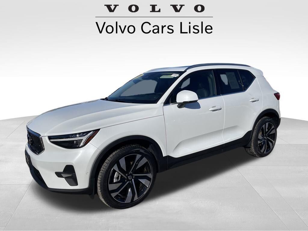 2024 VOLVO XC40