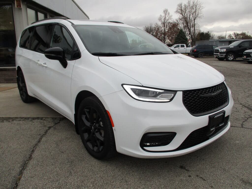 2023 CHRYSLER Pacifica