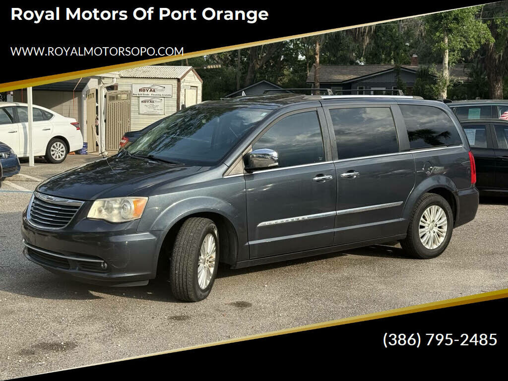 2013 CHRYSLER Town and Country