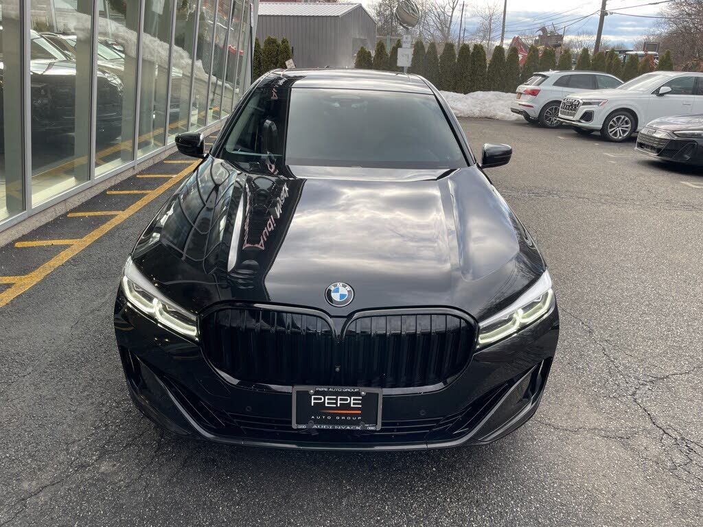 2021 BMW 750i