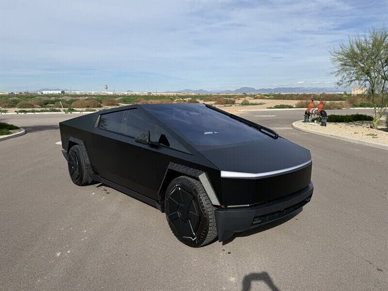 2025 TESLA Cybertruck