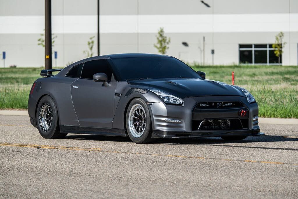 2013 NISSAN GT-R
