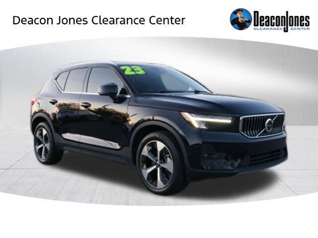 2023 VOLVO XC40