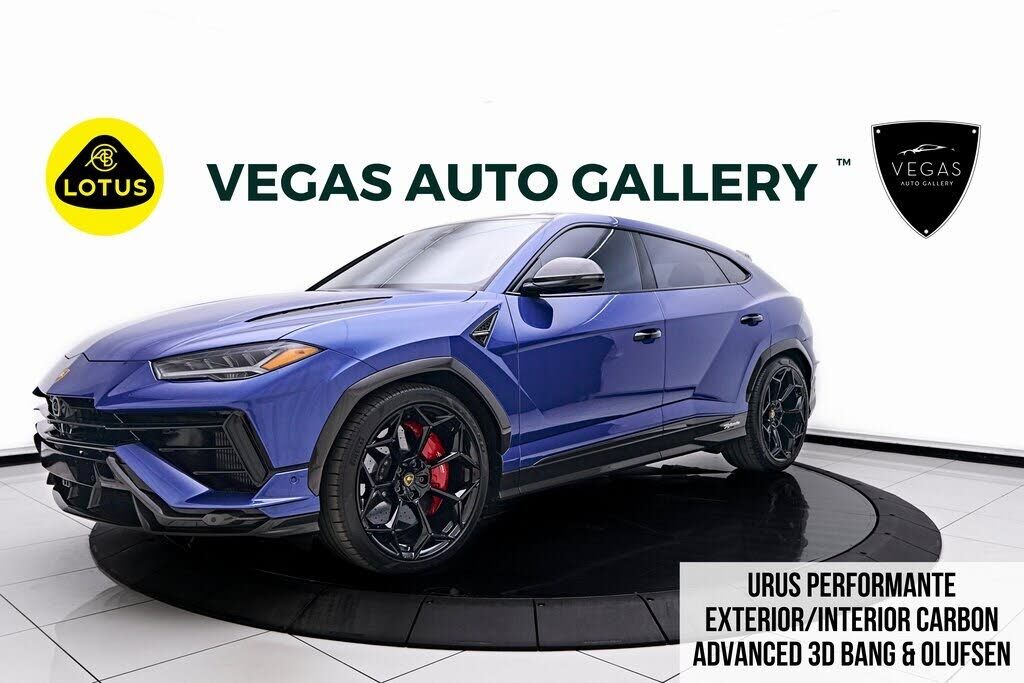 2024 LAMBORGHINI URUS