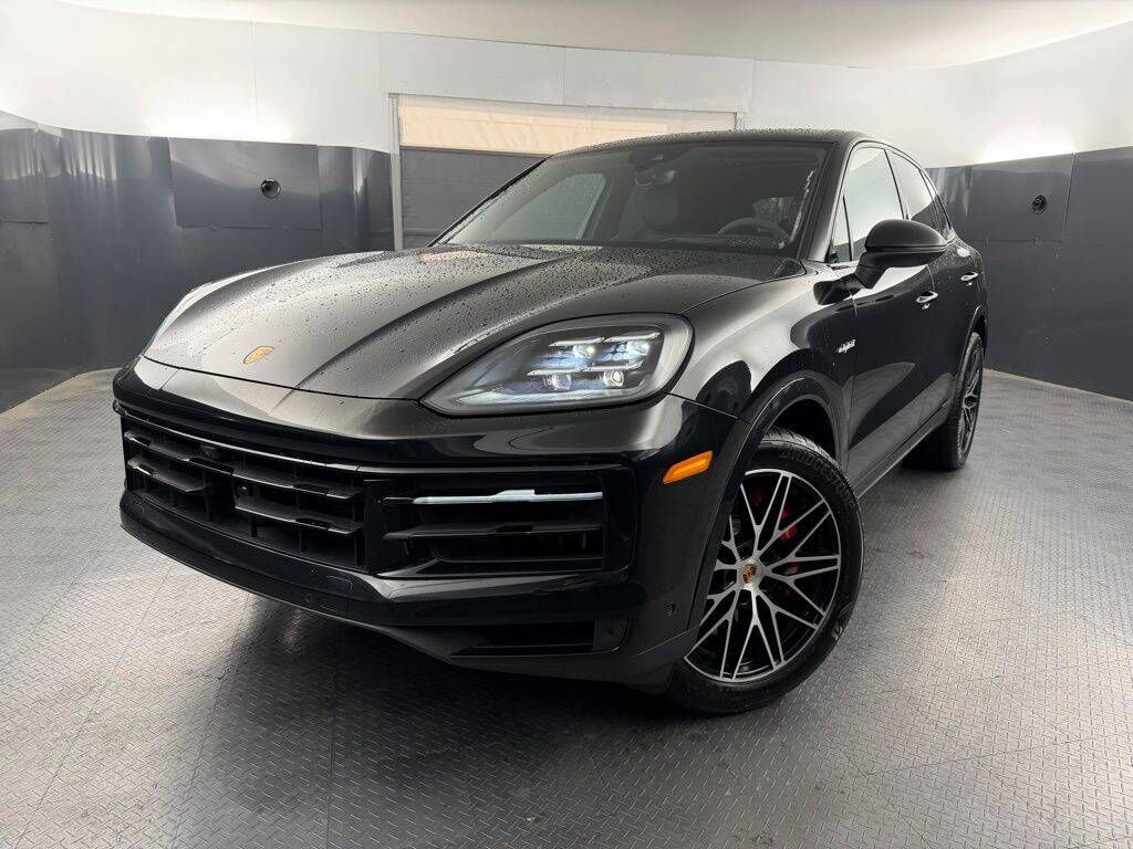 2025 PORSCHE Cayenne