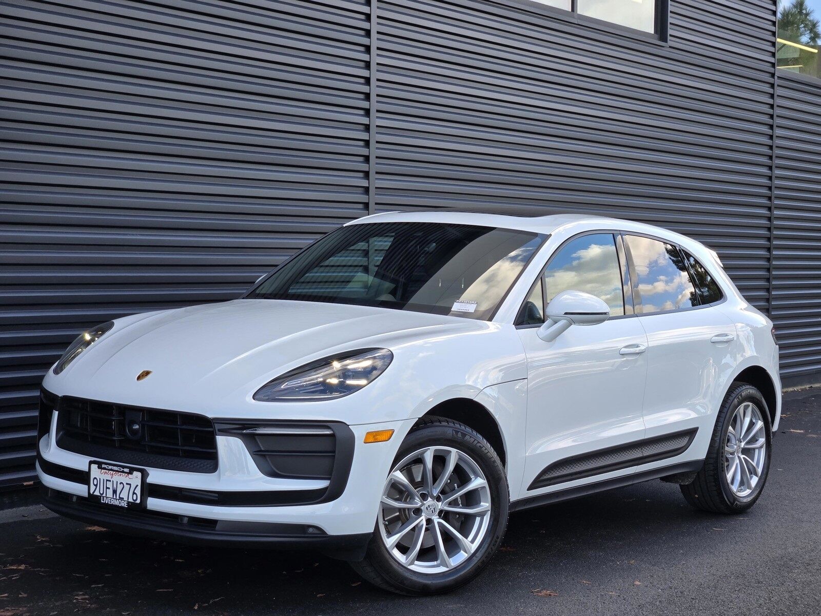 2025 PORSCHE Macan