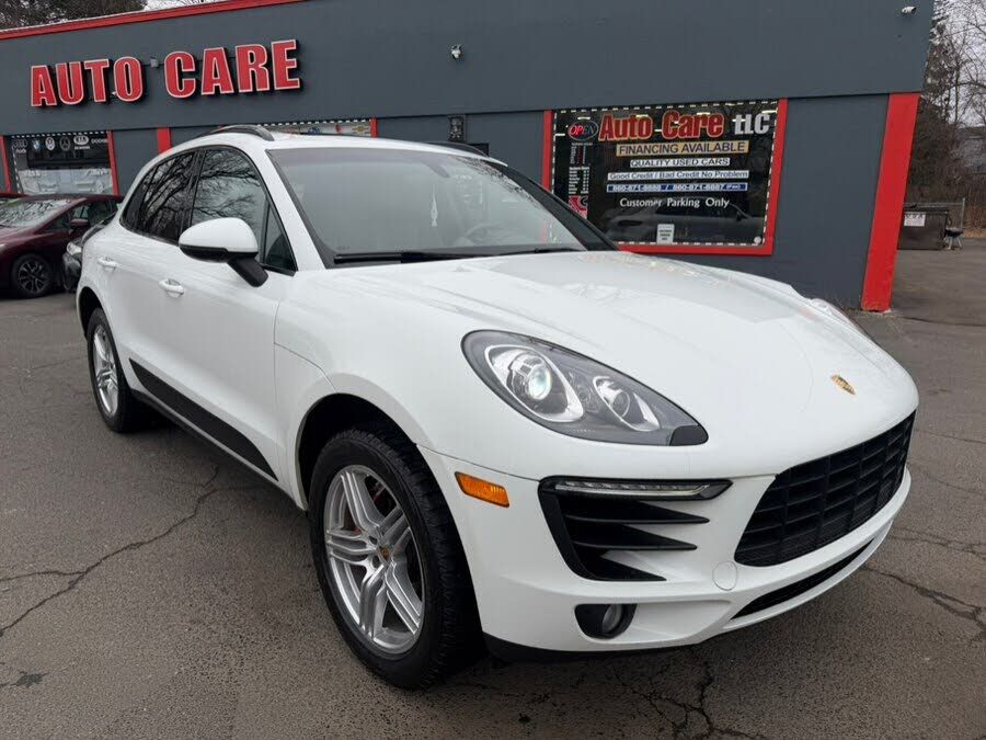 2016 PORSCHE Macan
