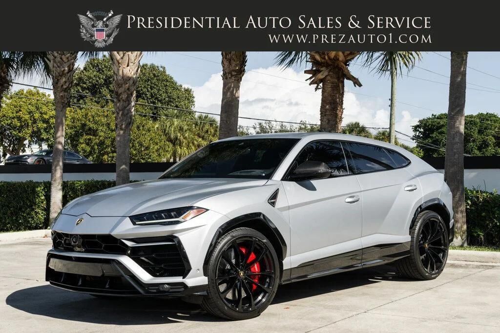 2022 LAMBORGHINI URUS