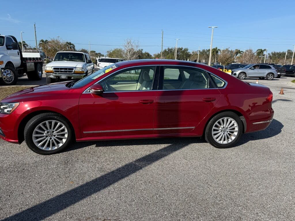 2016 VOLKSWAGEN Passat