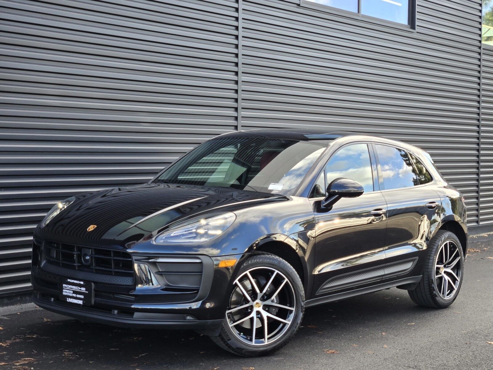 2025 PORSCHE Macan