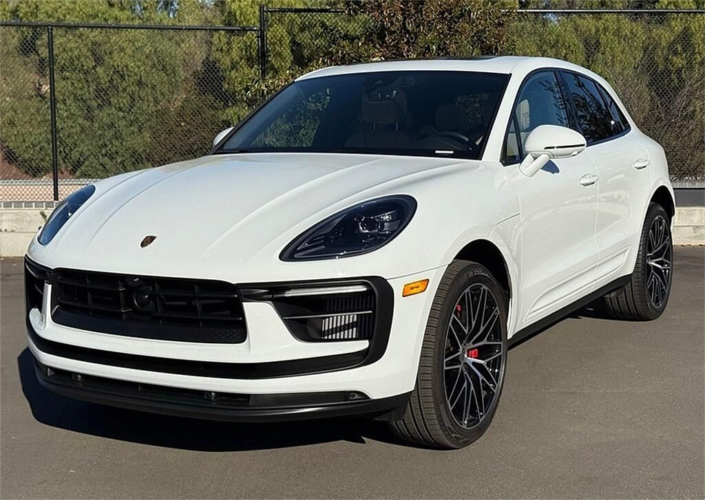 2024 PORSCHE Macan