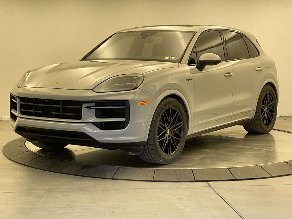2025 PORSCHE Cayenne