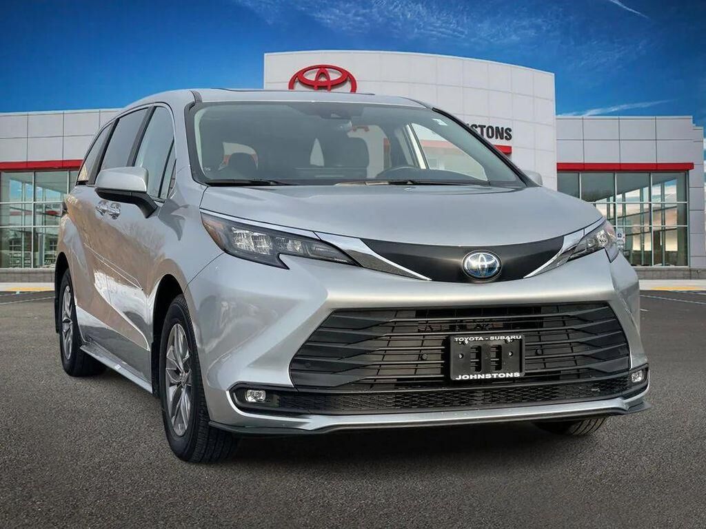 2025 TOYOTA Sienna