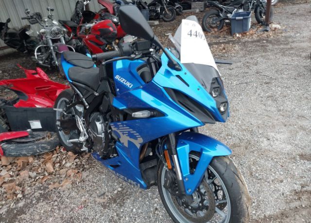 2025 SUZUKI GSX-8R