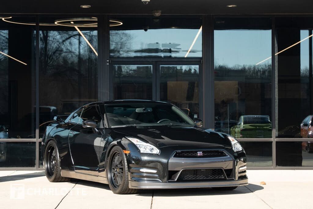 2015 NISSAN GT-R