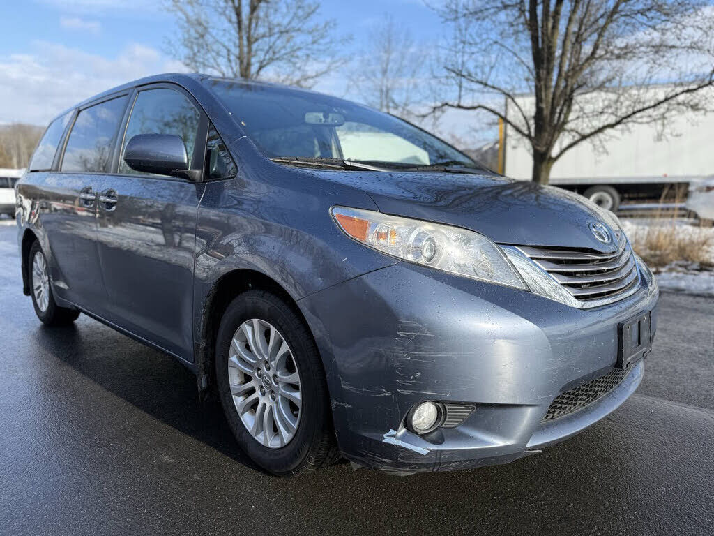 2016 TOYOTA Sienna