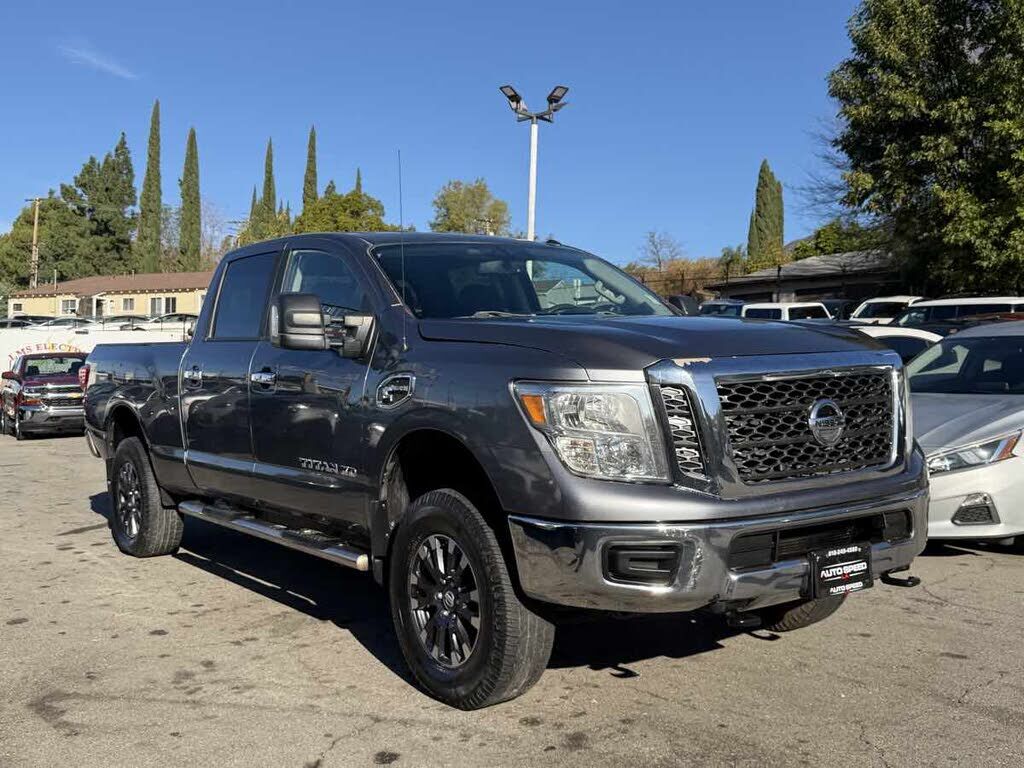 2017 NISSAN Titan