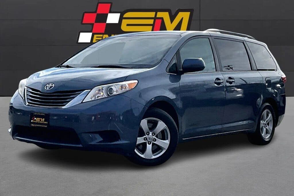 2017 TOYOTA Sienna