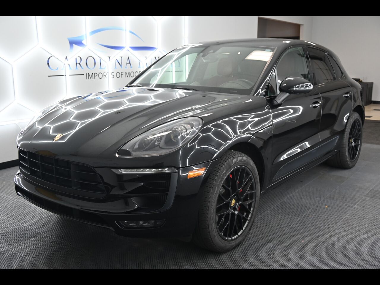 2018 PORSCHE Macan