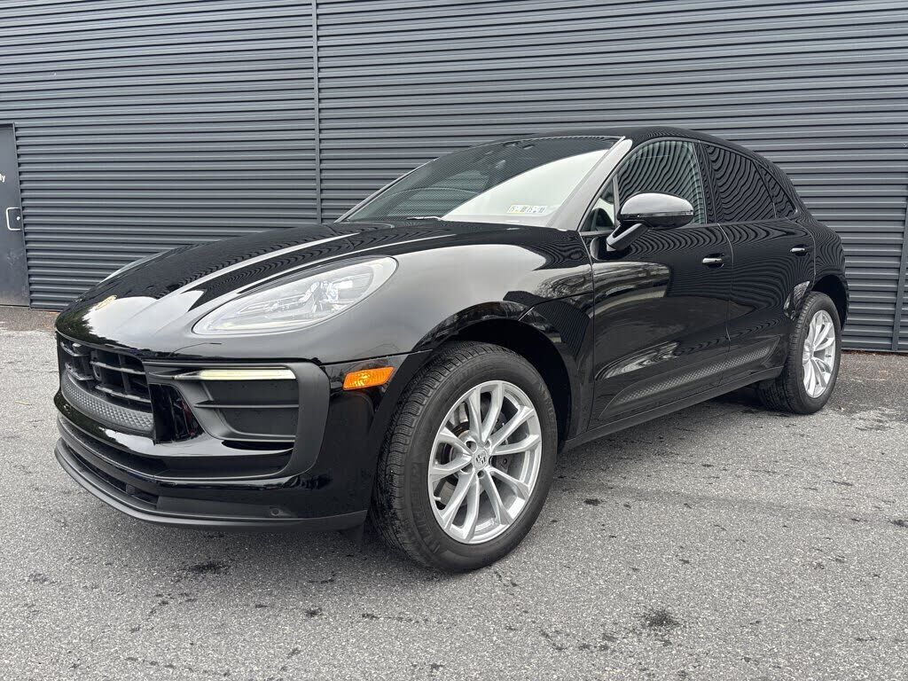 2024 PORSCHE Macan