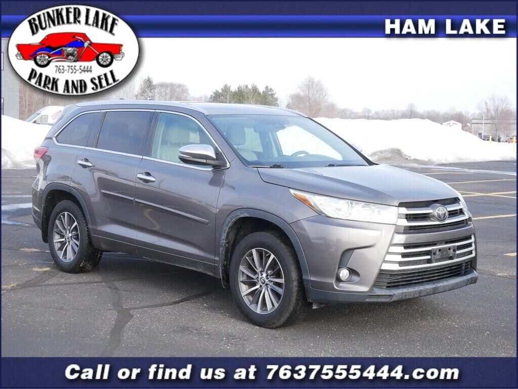 2017 TOYOTA Highlander