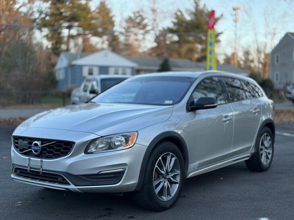 2018 VOLVO V60