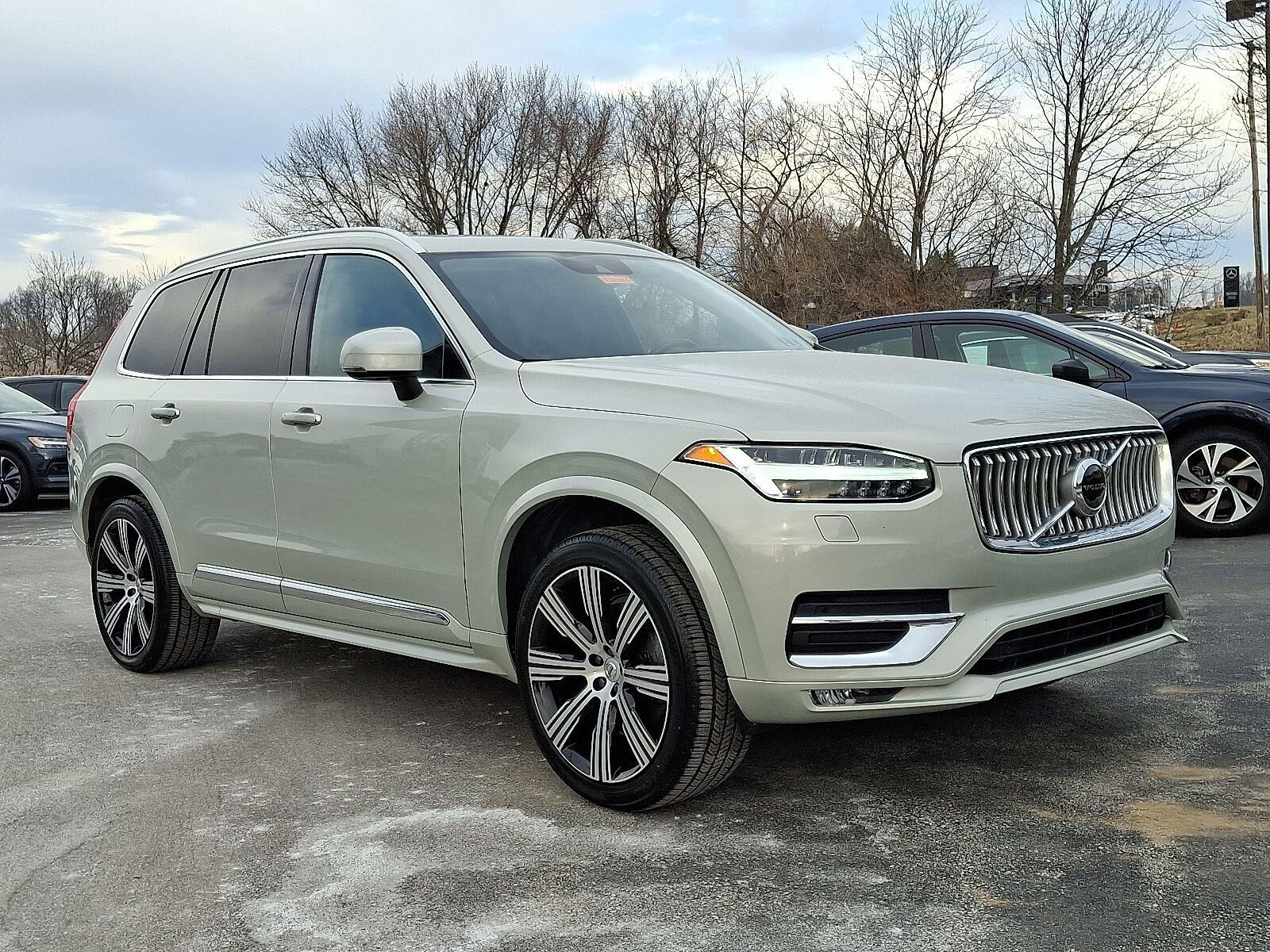 2022 VOLVO XC90