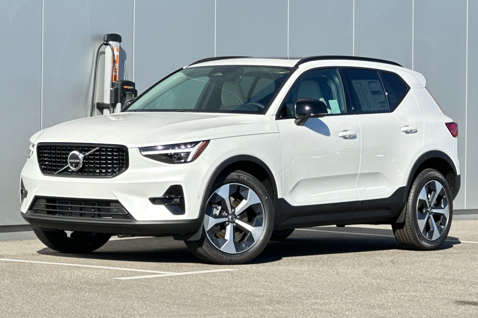 2026 VOLVO XC40