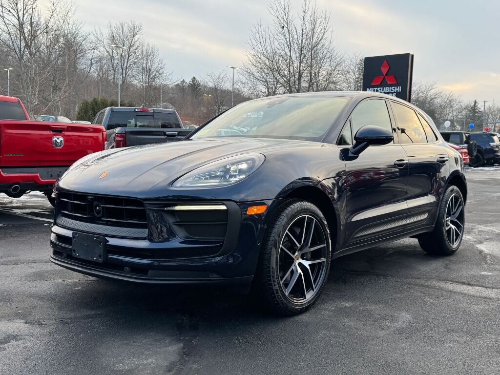 2023 PORSCHE Macan