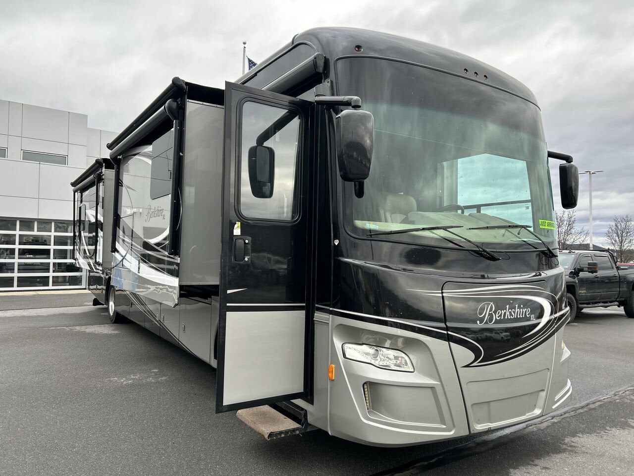 2015 FREIGHTLINER XC Raised Rail Rear Engine Motor Home Chassis