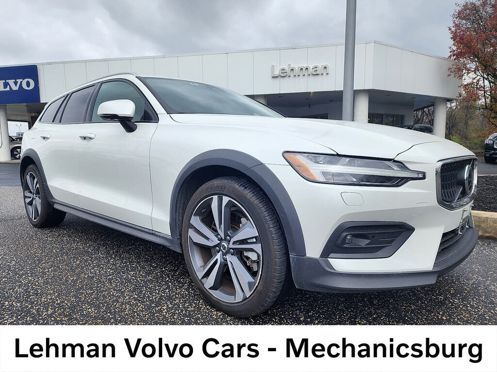 2025 VOLVO V60CC