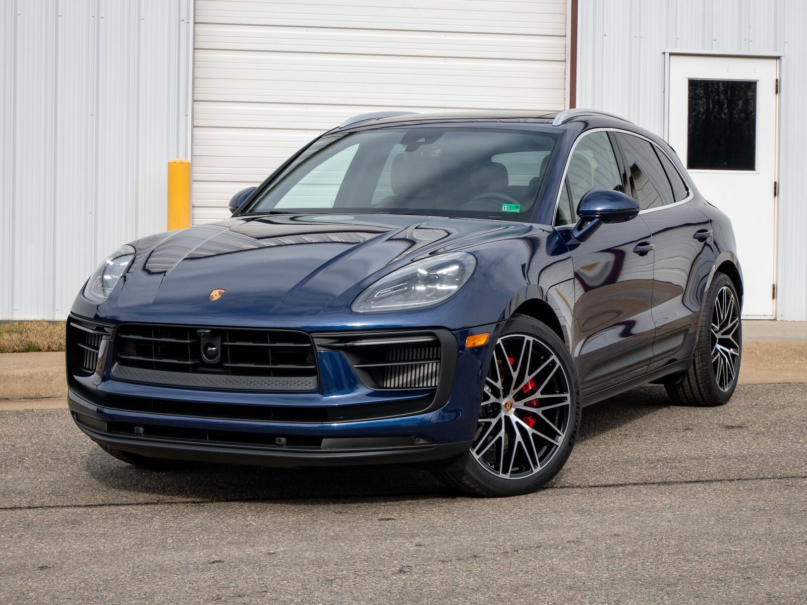 2026 PORSCHE Macan