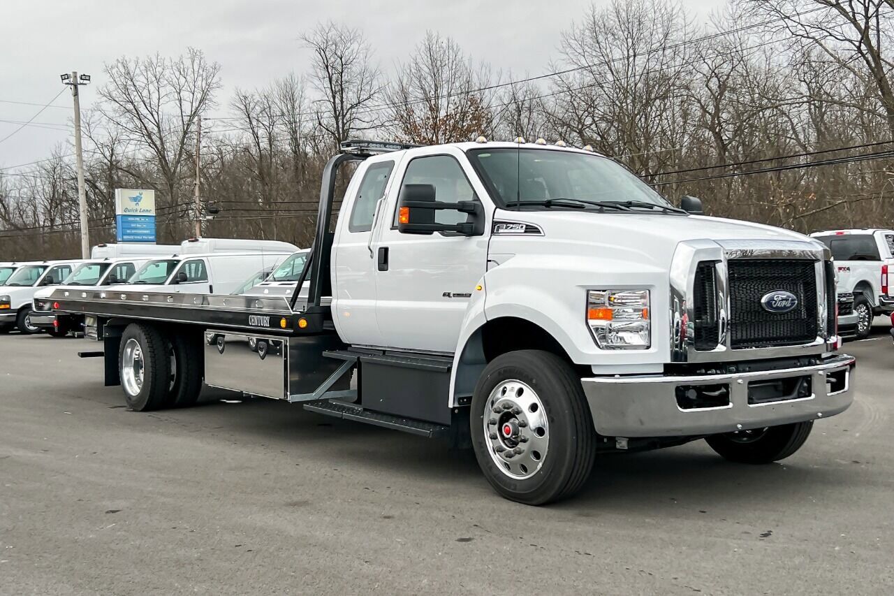 2024 FORD F-750