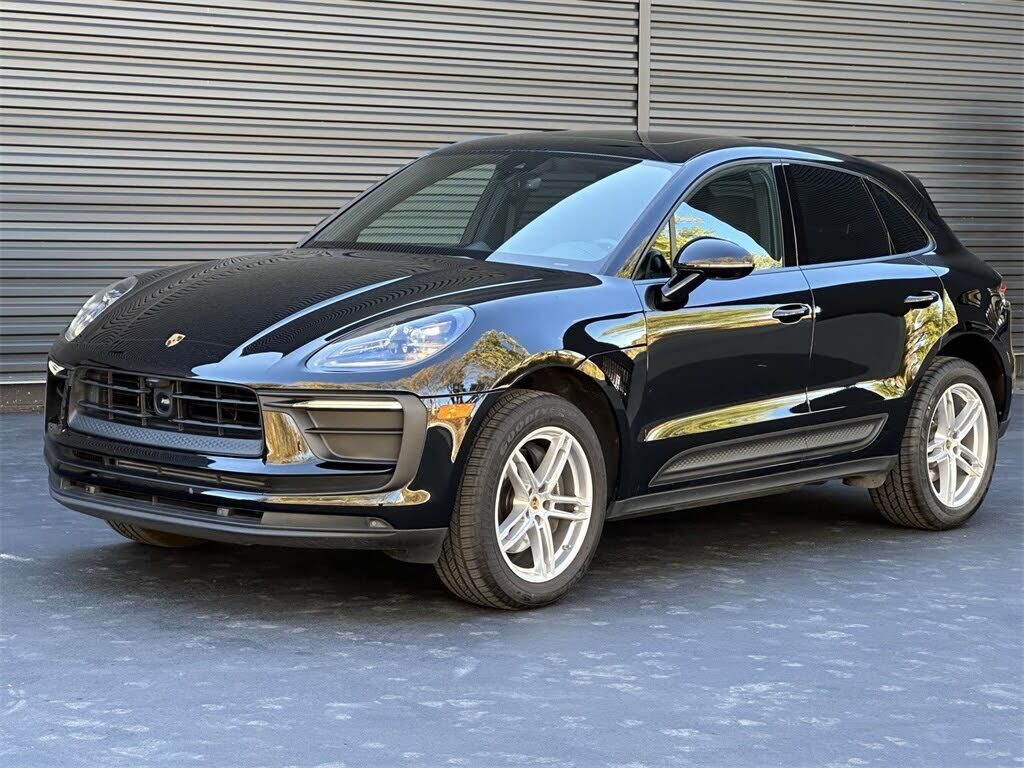 2025 PORSCHE Macan