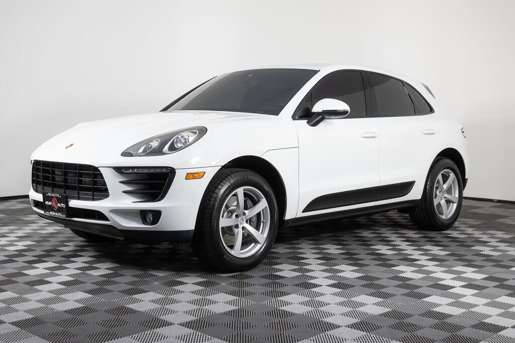 2018 PORSCHE Macan