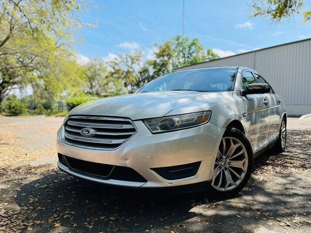 2013 FORD Taurus