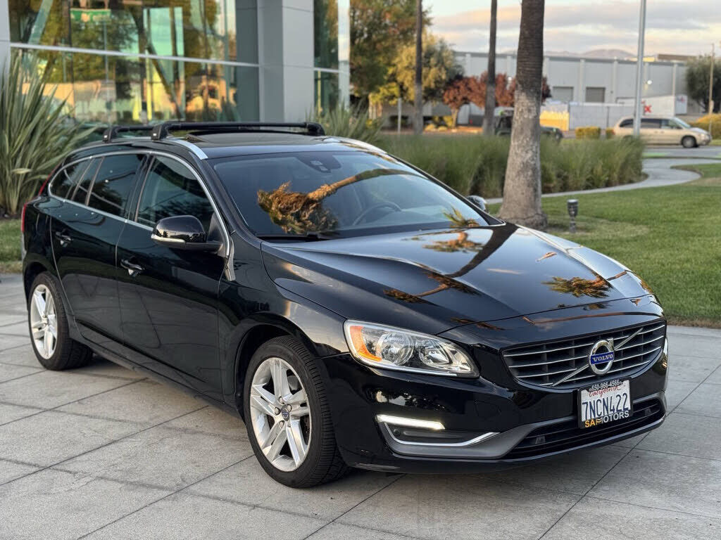 2015 VOLVO V60