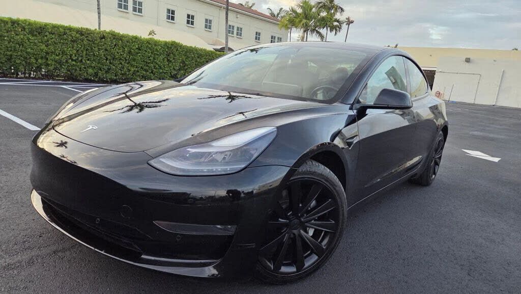 2022 TESLA Model 3