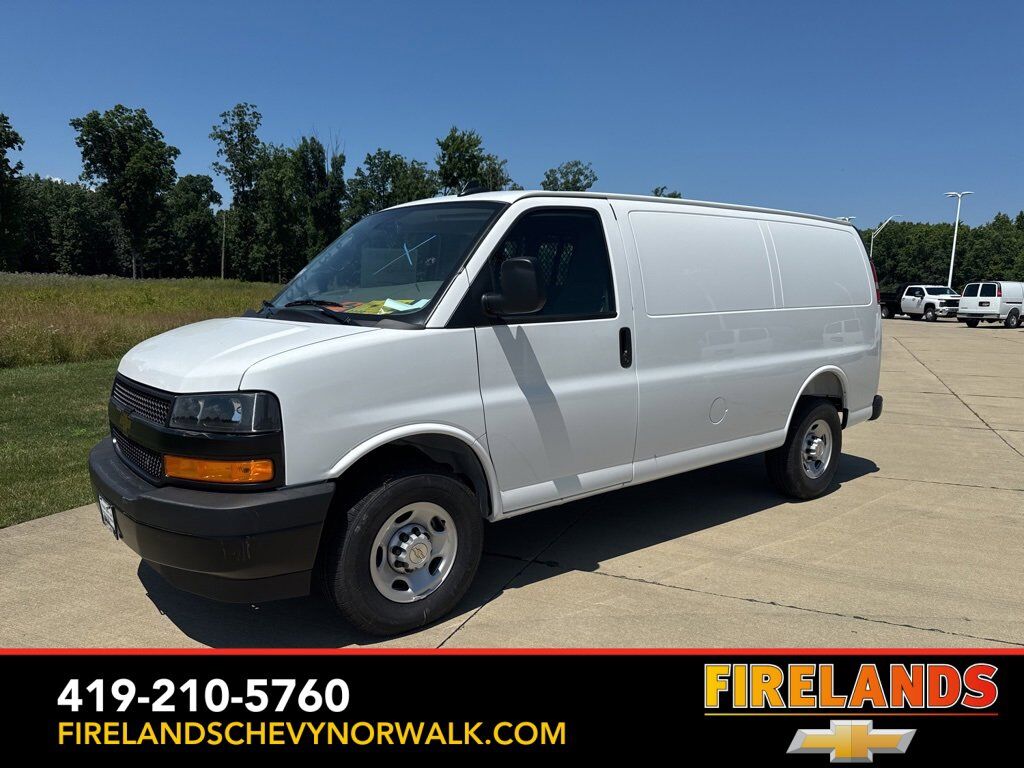 2025 CHEVROLET Express