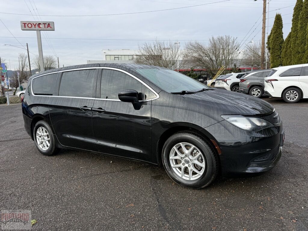 2023 CHRYSLER Voyager