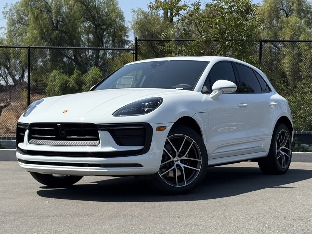 2025 PORSCHE Macan