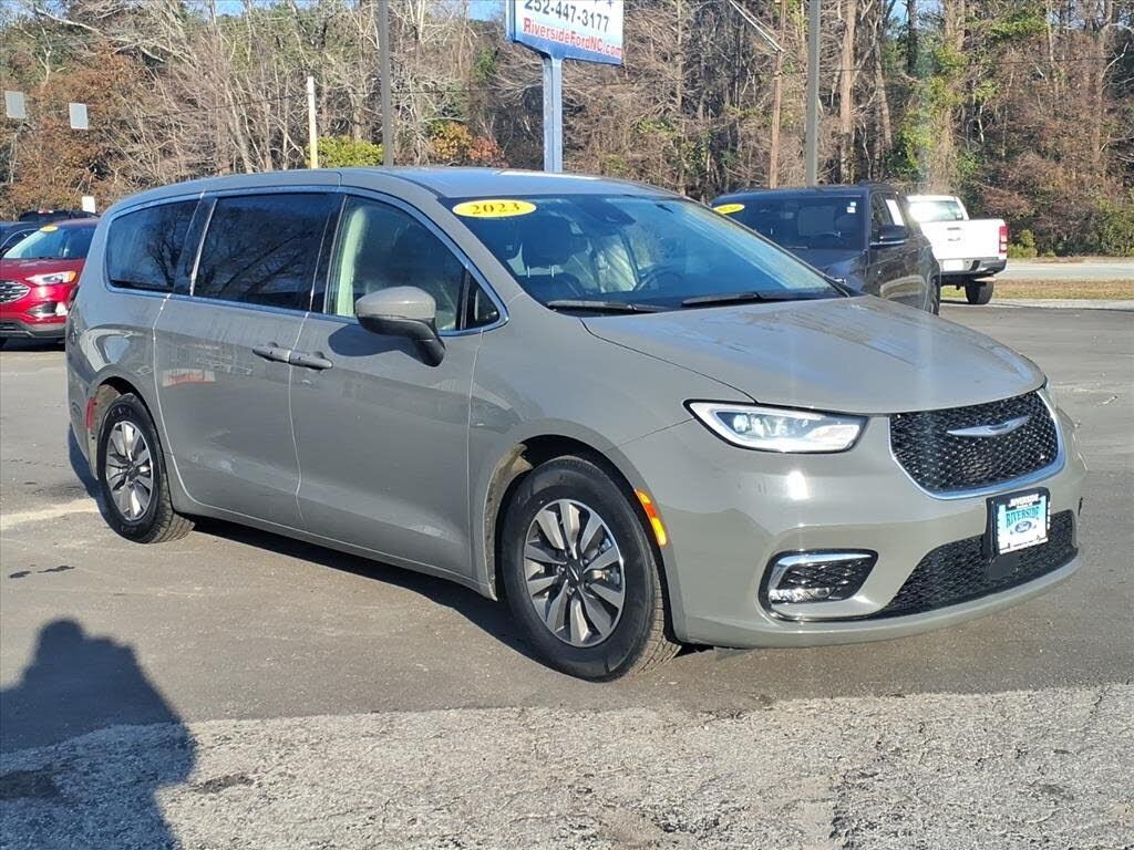2023 CHRYSLER Pacifica
