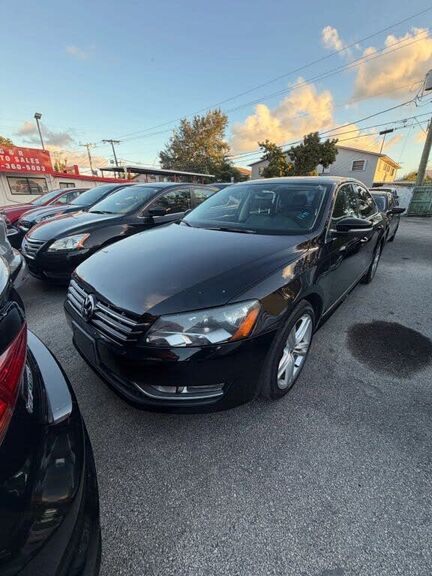 2013 VOLKSWAGEN Passat