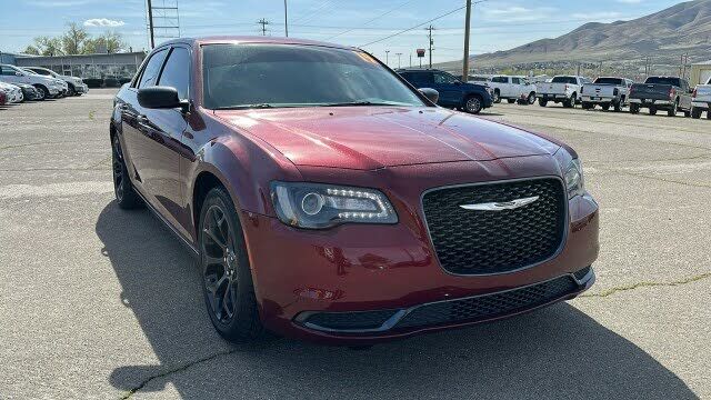 2019 CHRYSLER 300