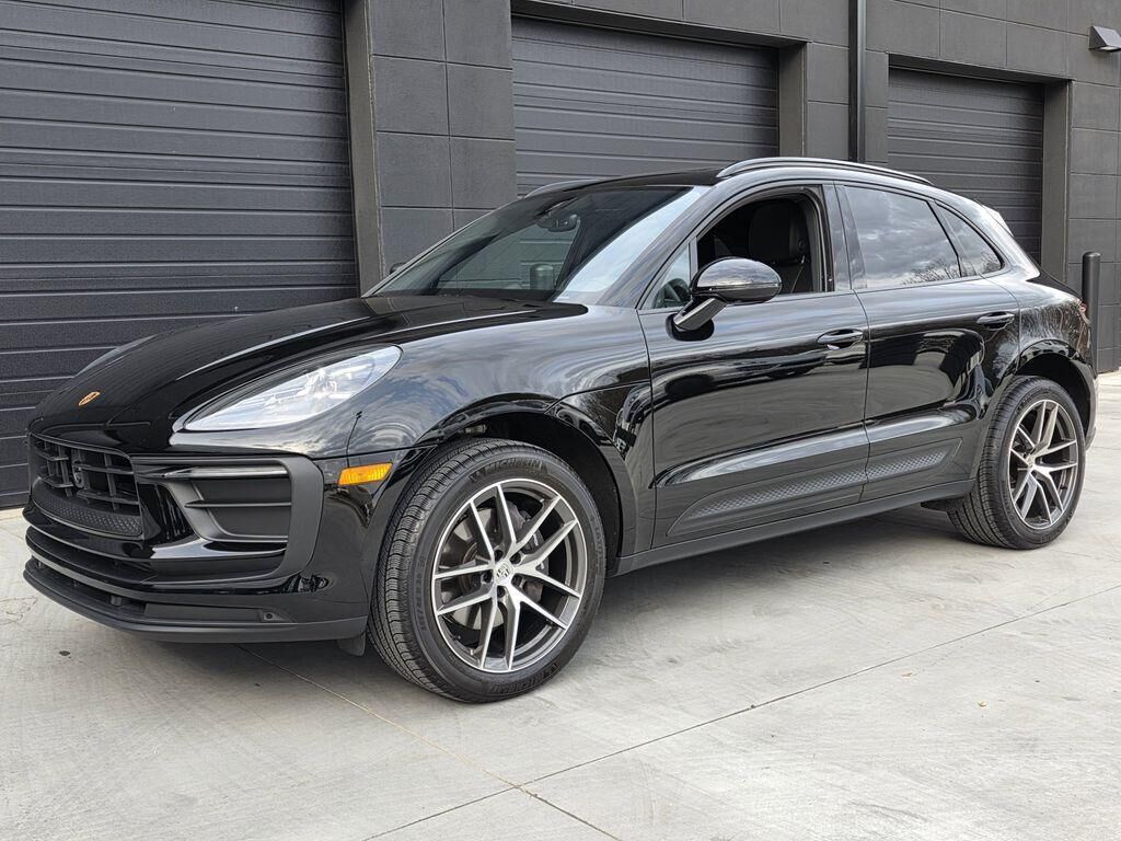 2025 PORSCHE Macan